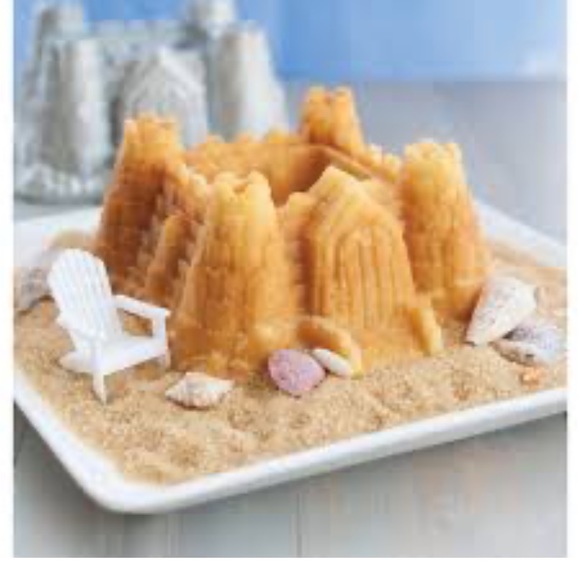 Castle Cake Pan Nordic Ware Sandcastle 10 Cup Cast Aluminum USA Bundt baker - Picture 8 of 10